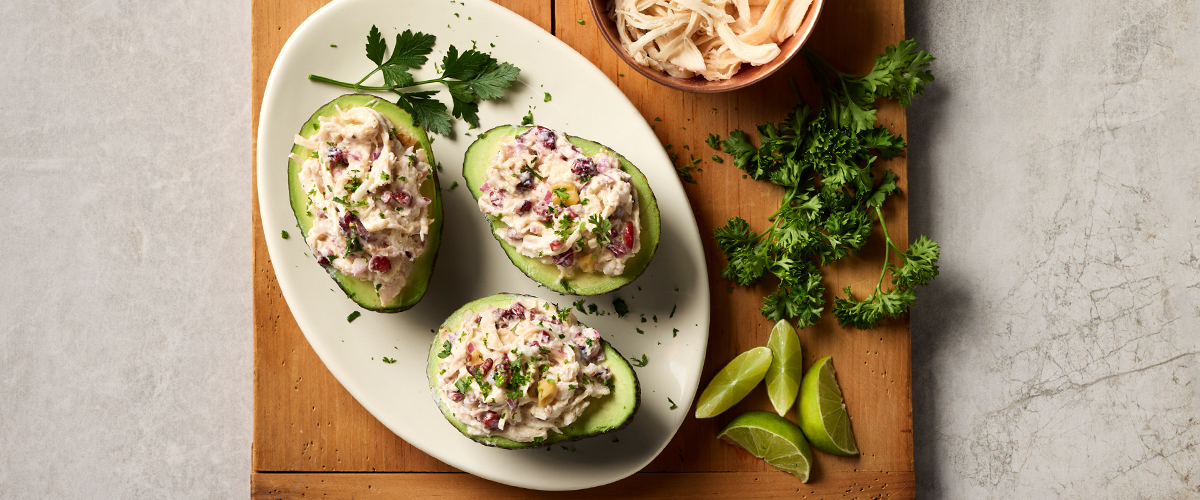 Avocats farcis à la salade de poulet